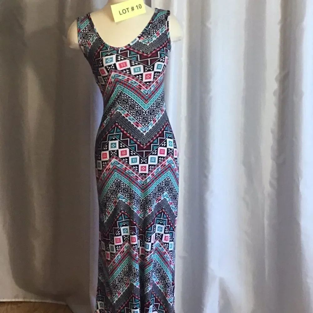 Aztec pattern maxi dress open back in medium - Picture 3 of 15